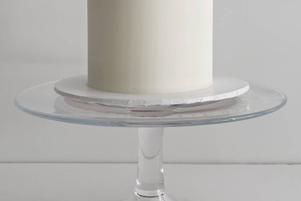 Single tiered cutting cake