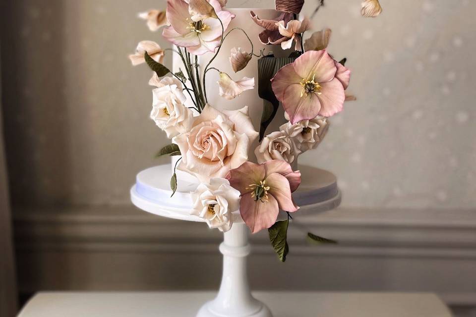 Rose and hellebore cake