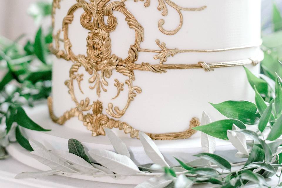 Gold piping wedding cake