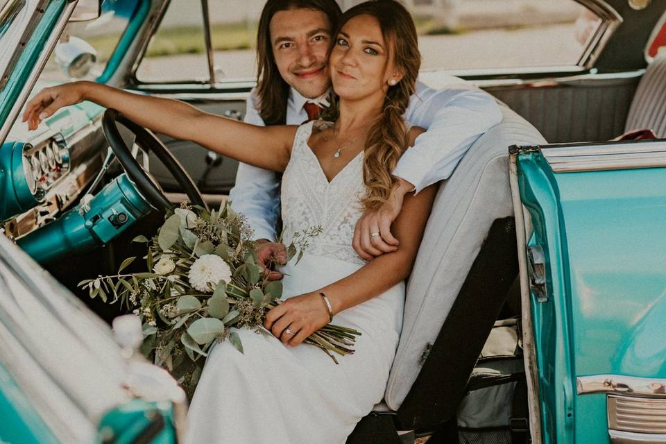 Vintage car wedding pose