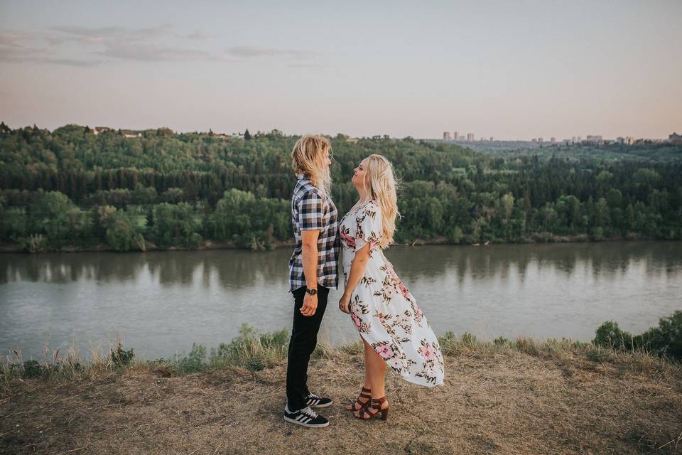 Rivervalley sunset engagement