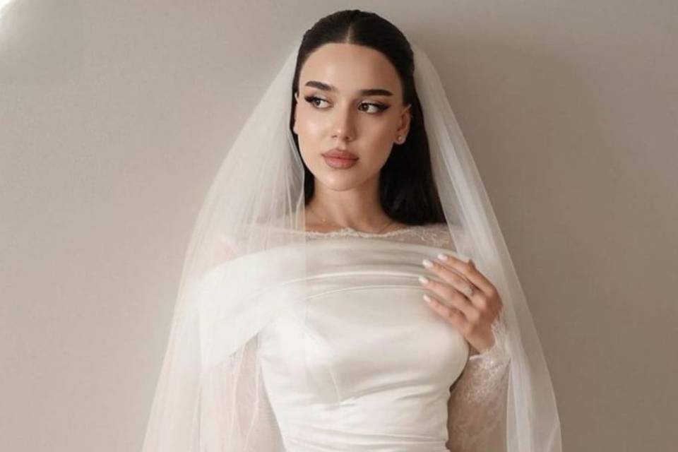 Romantic bridal glam