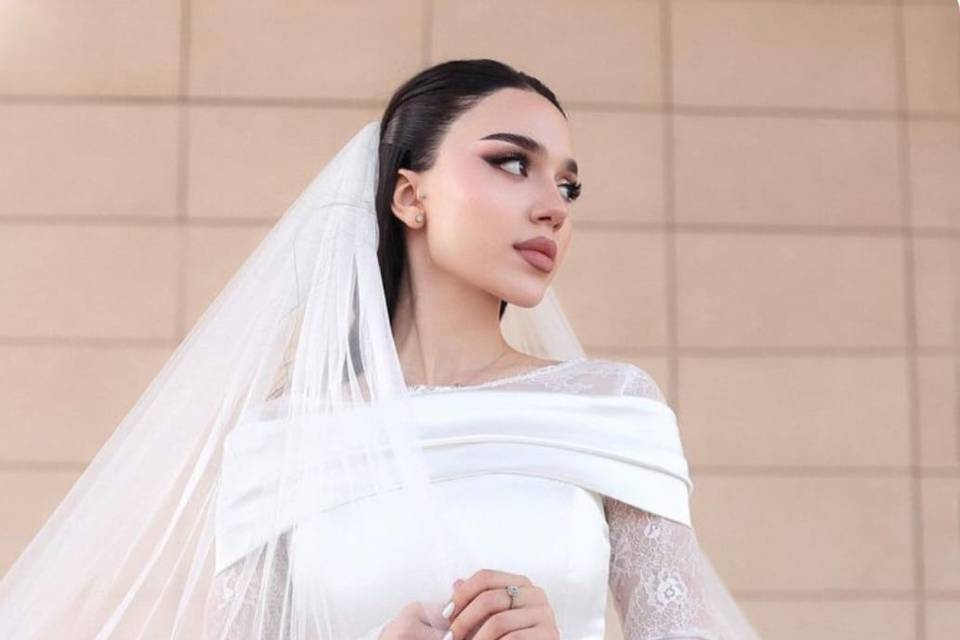 Romantic bridal glam