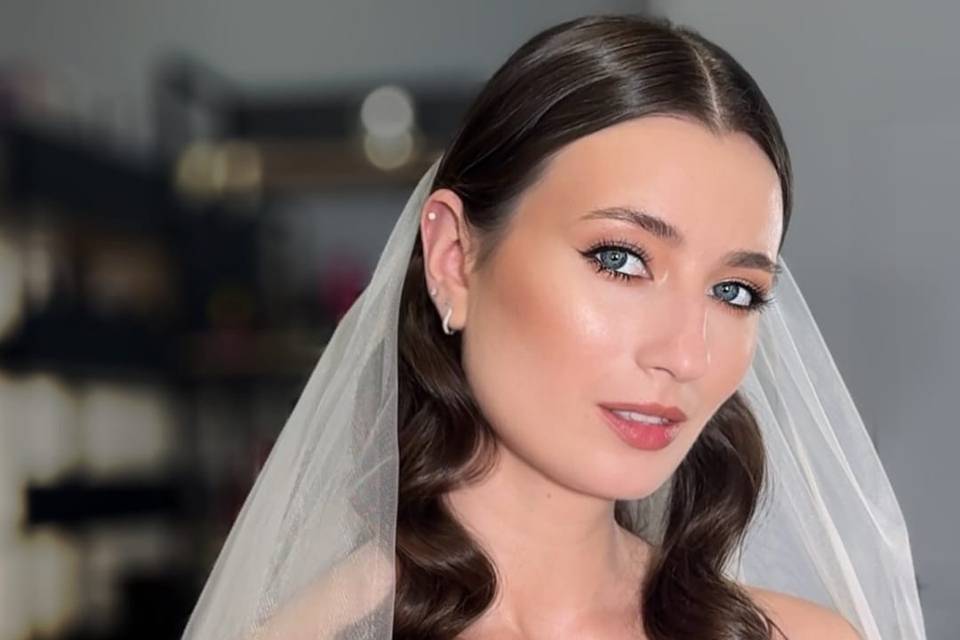 Smoky eye bridal look