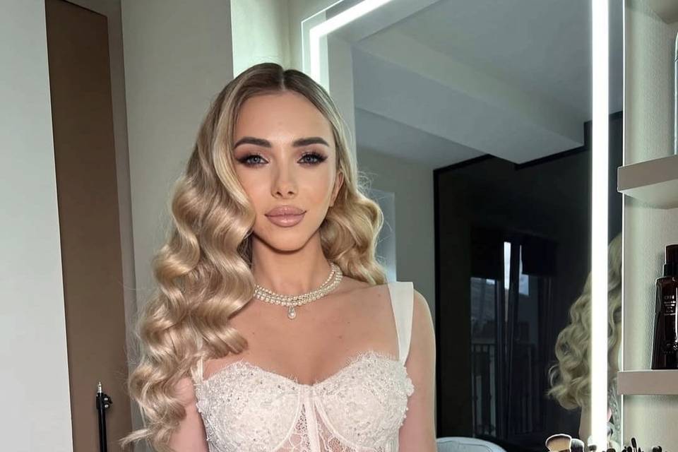 Smoky eye bridal look