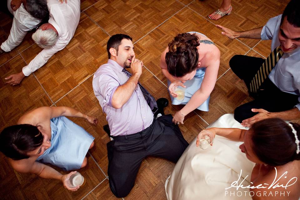 party_on_the_dance_floor_wedding1.jpg