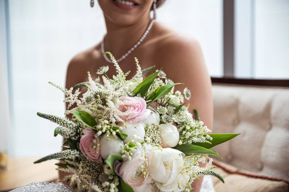 Showing the bouquet