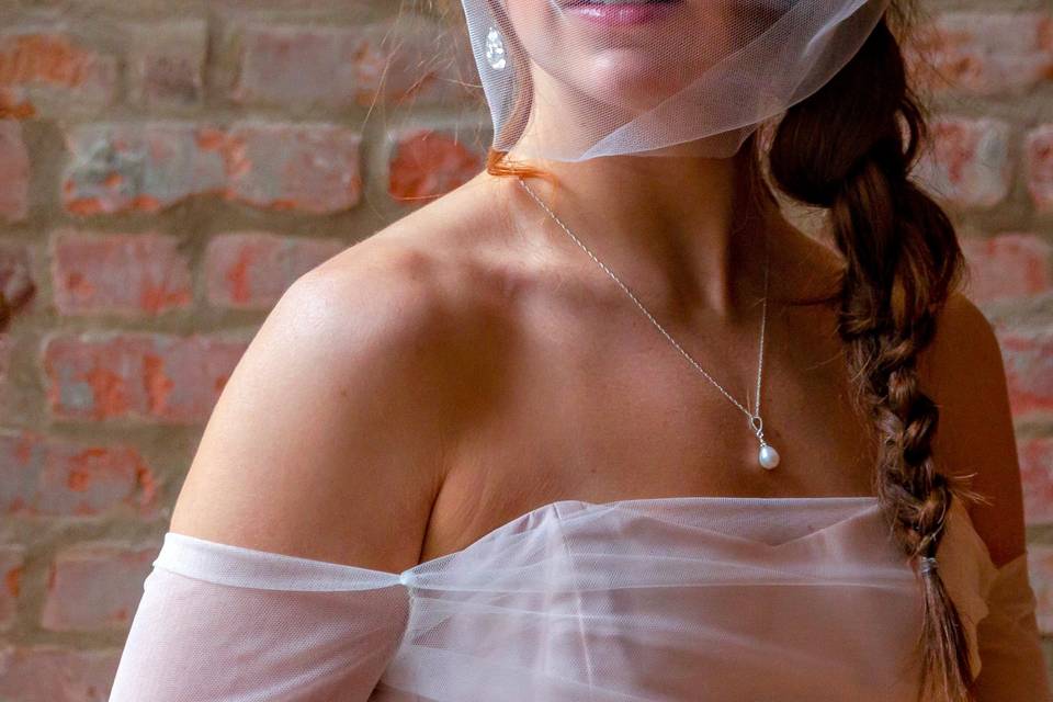 Rent your veil, tiara & more!