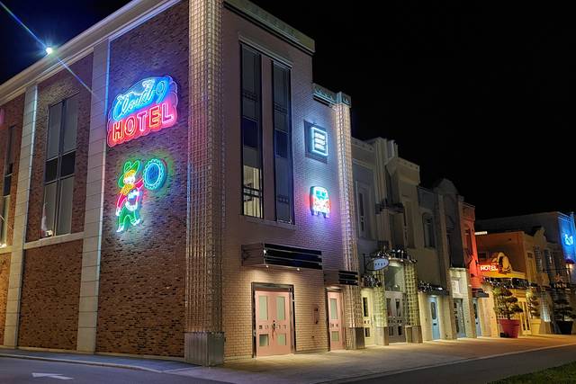 Retro Suites Neons