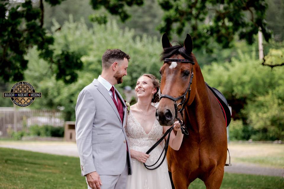Bride & Groom, horse Alberta