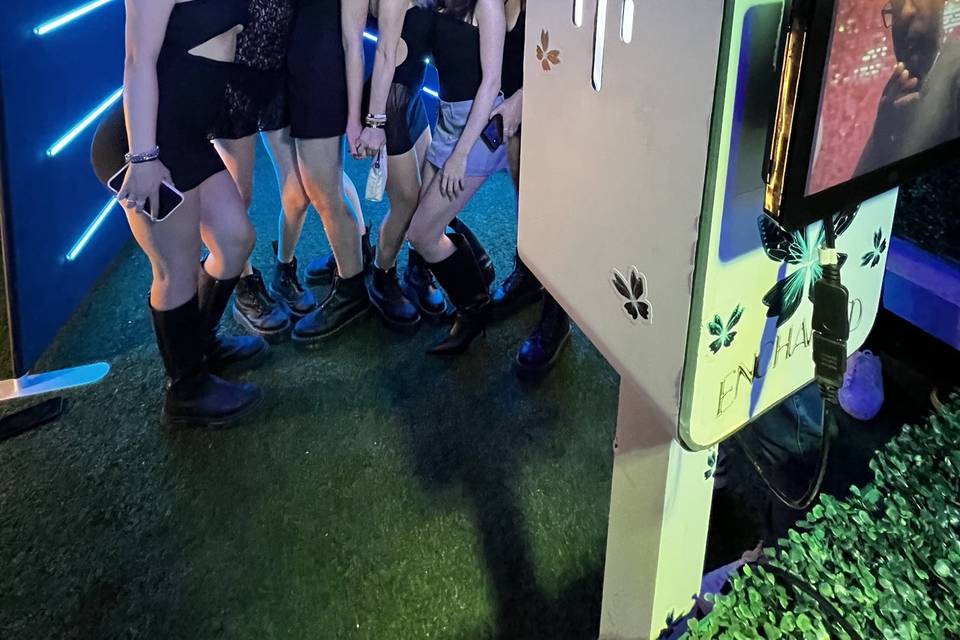 Vogue LED Booth with people