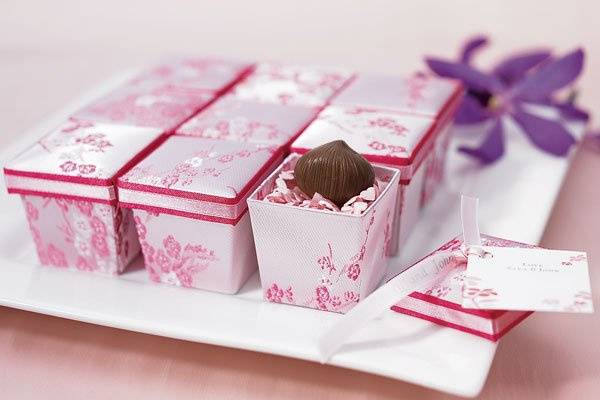 asian-chinese-brocade-pink-favour-boxes-plants-truffles-WS6034.jpg