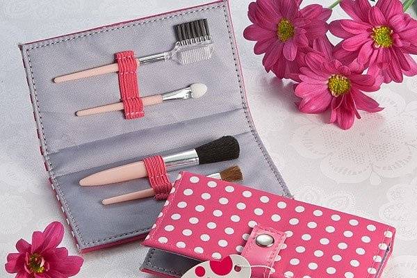 1331569758510-polkadotmakeupmakeupbrushseteyelashblushbrushoccasiongiftware.jpg