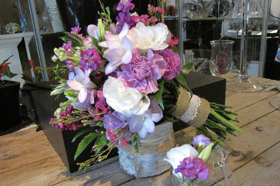 Fresh N Fabulous Flowers And Gifts
