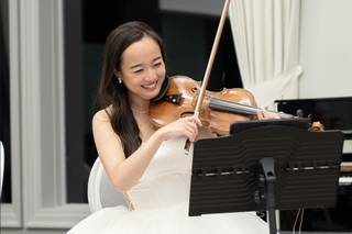 Gloria Yip - Violinist