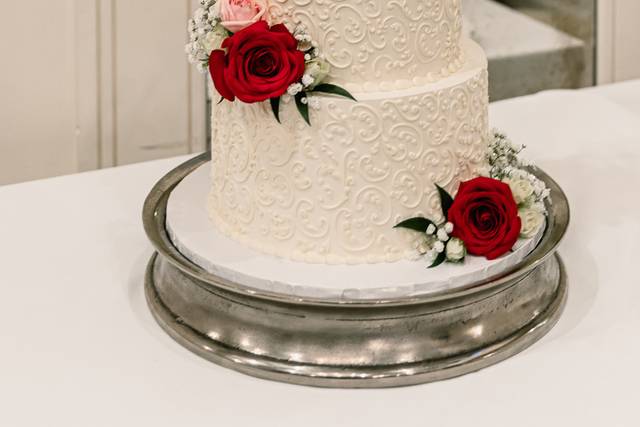 Classic winter wedding cake