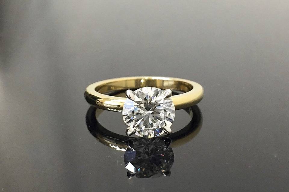 Round Diamond Solitaire