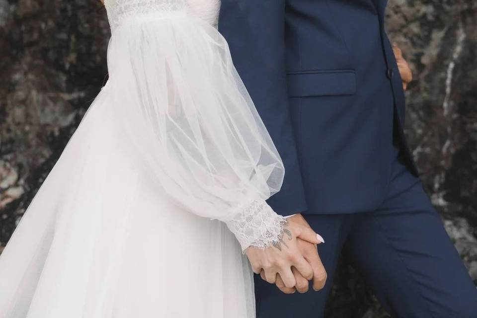 Wedding portrait by the rocks