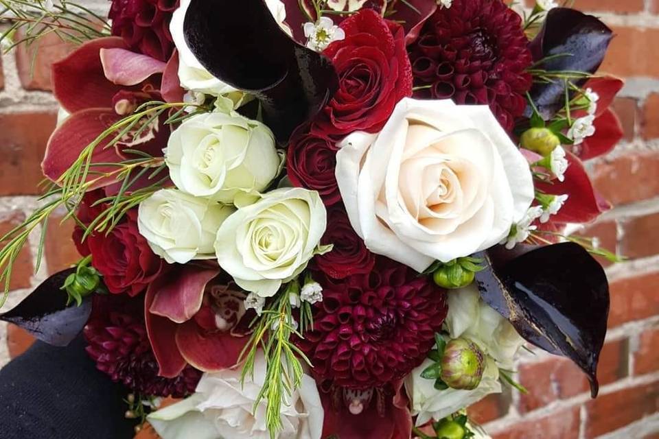 Teardrop wedding bouquet