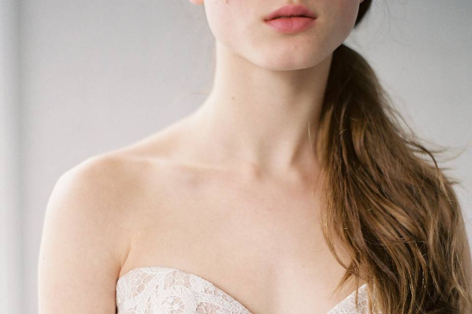 Lace details on Anais Anette