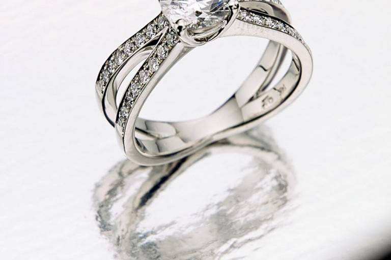 Double Band with Large Diamond