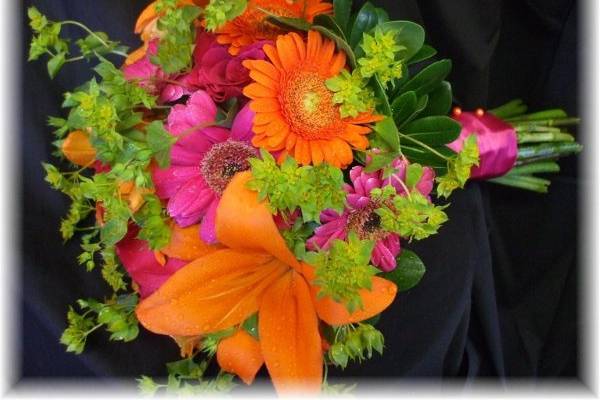 orange anf hot pink bouquet.JPG