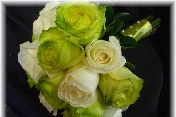 white and Green rose bouquet.JPG