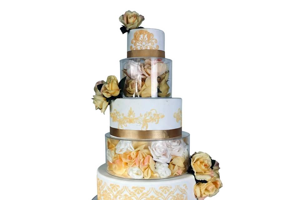 Wedding cake wih acrylic space