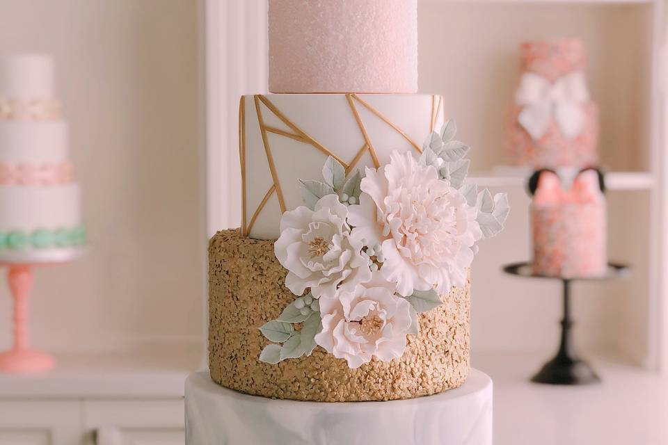 Fondant cake with sugar flower