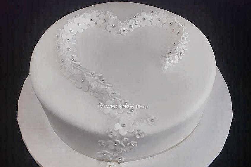 Flower heart cake