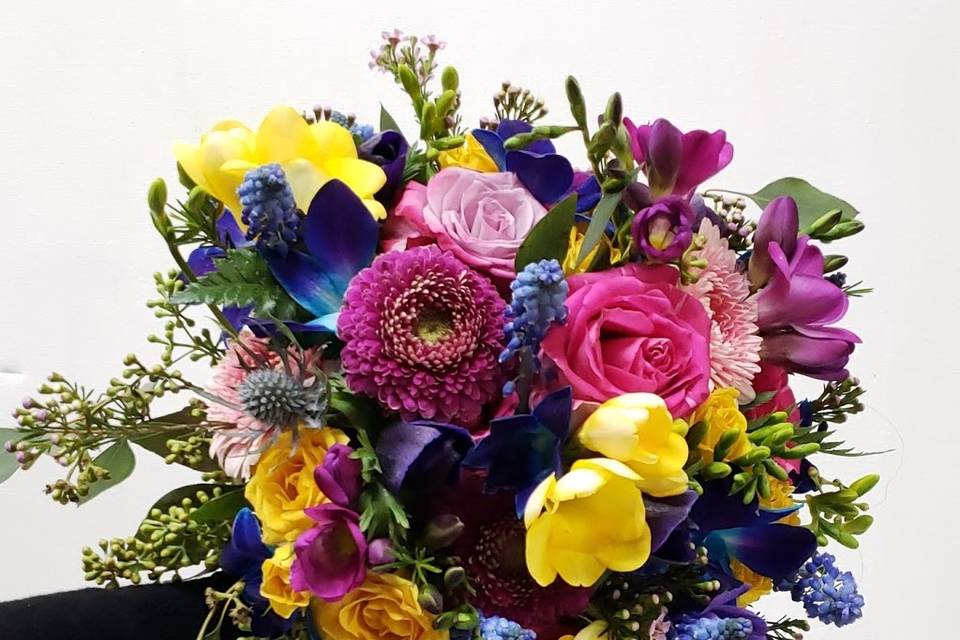 Vibrant bridal bouquet