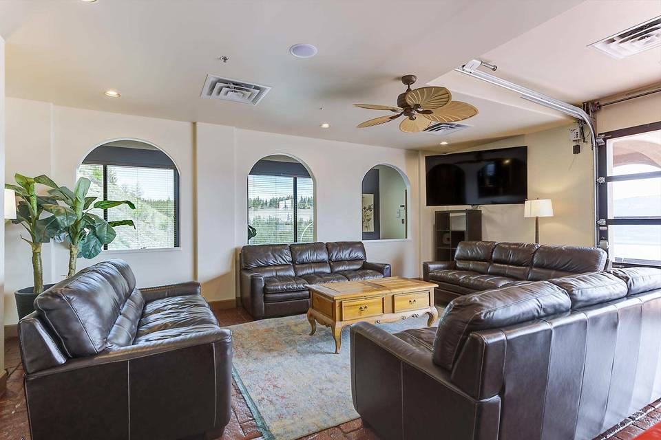 Grande Suite Living Room