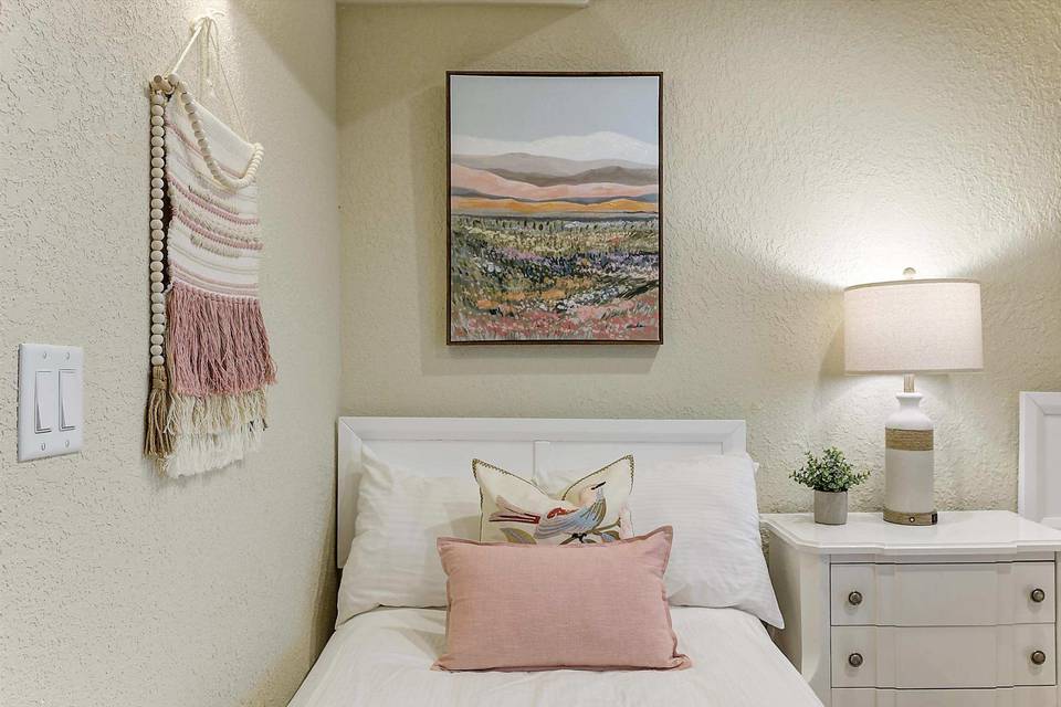 Pamplona Bedroom