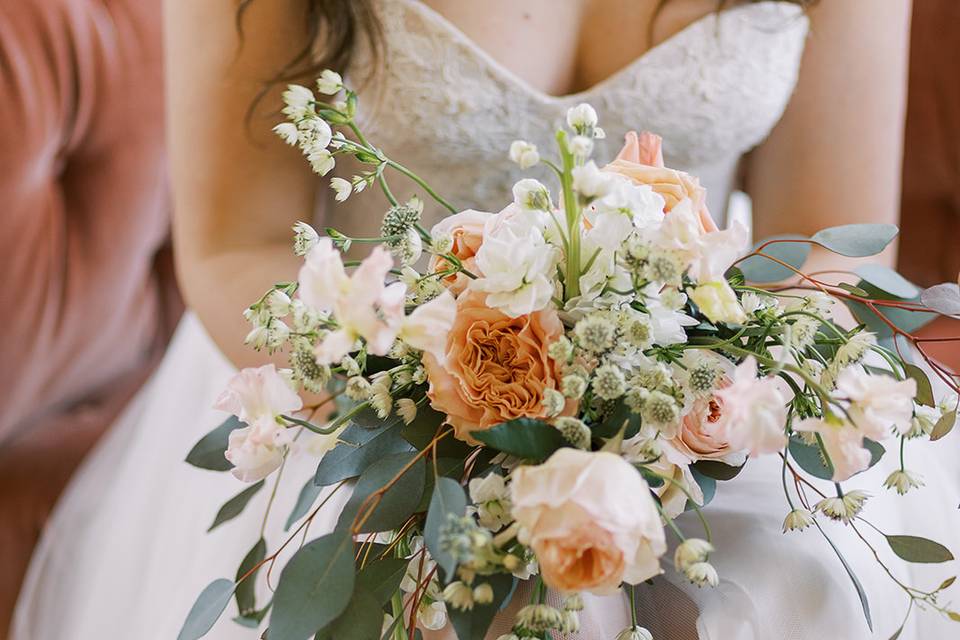 Airy Flowing Wedding Bouquet
