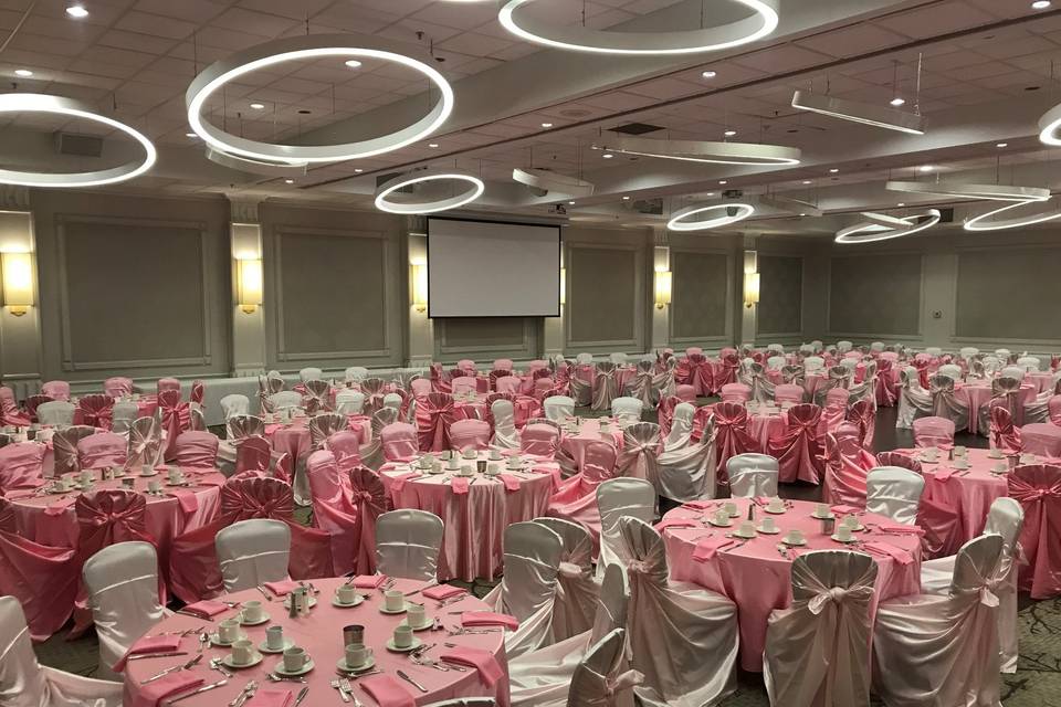 Crowne Plaza Ballroom with pink tables