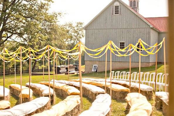 streamers-outlining-aisle-at-wedding-ceremony.jpg