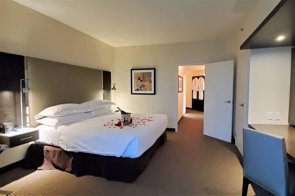 Atrium Suite - Bedroom