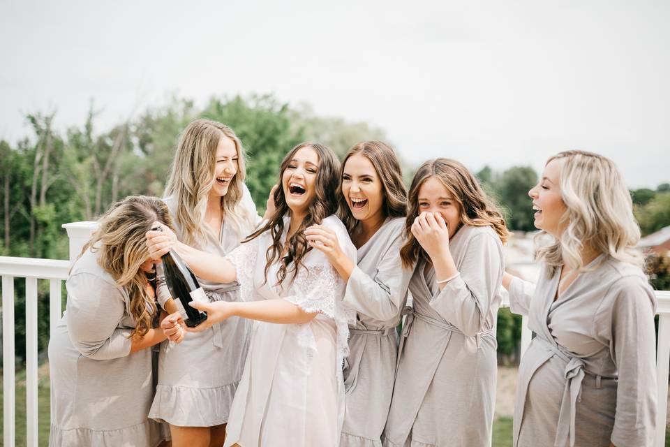 Rachel + her bridesmaids