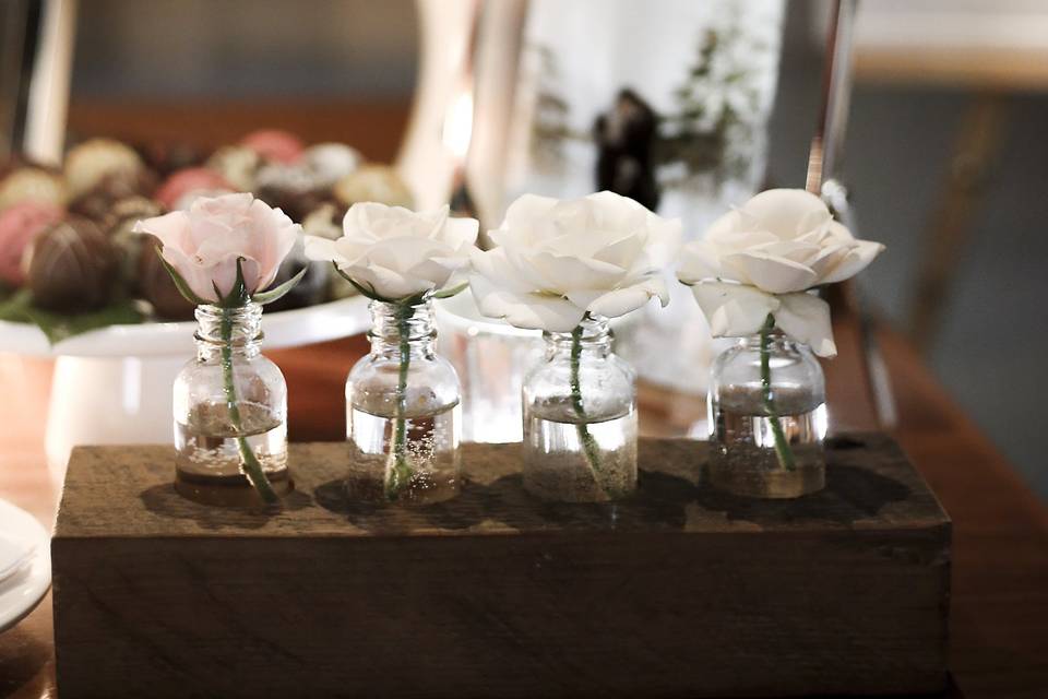 Sweetheart table floral &decor