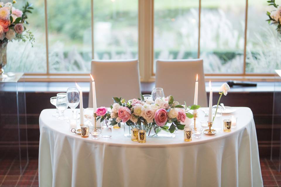 Sweetheart table floral &decor