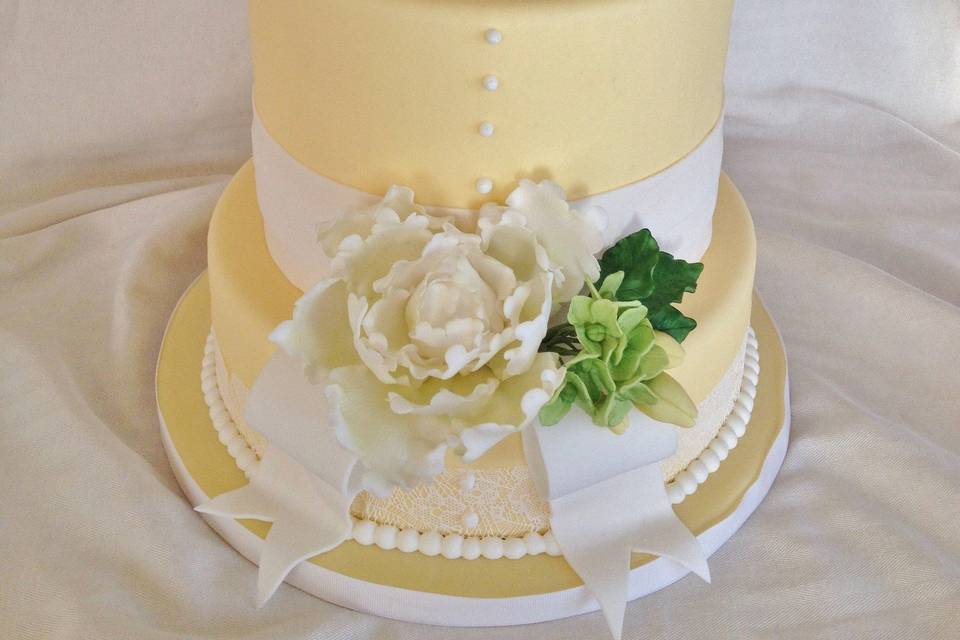 Yellow and white peony cake