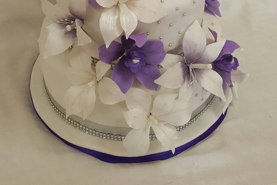 White and purple lily cake