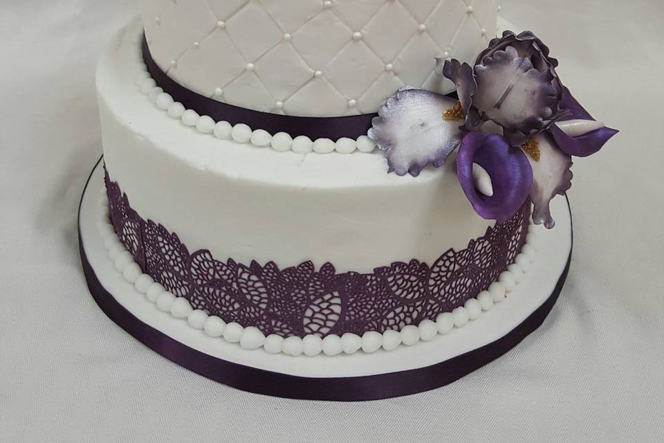 Plum lace and lily cake