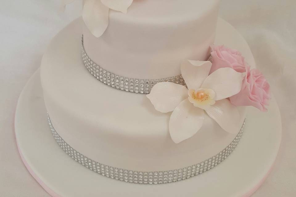 White and pink orchid cake