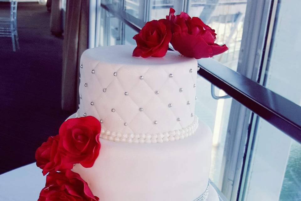 Rhinestone and red rose cake