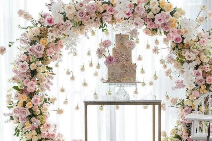 Elegant cake set up