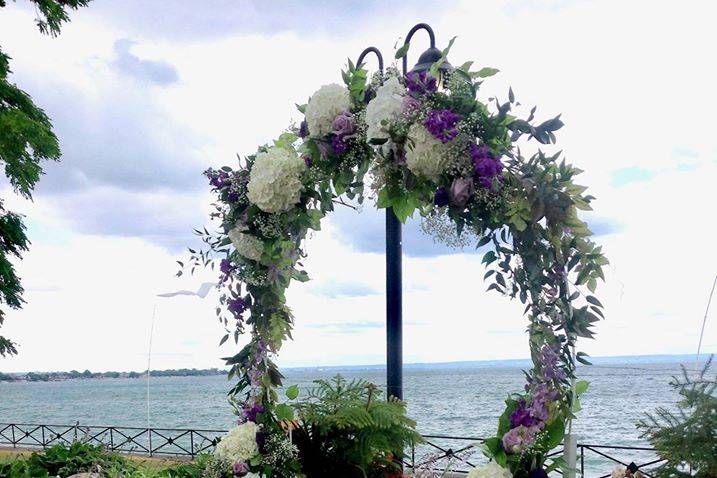 Liuna Gardens wedding arch