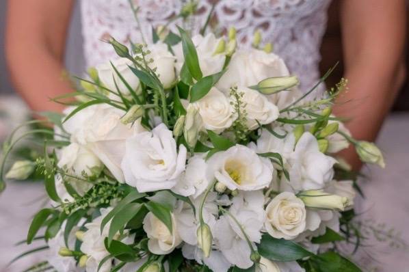 Calla lily and roses