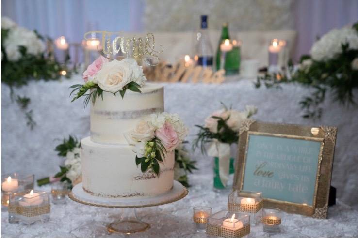 Cake table decor