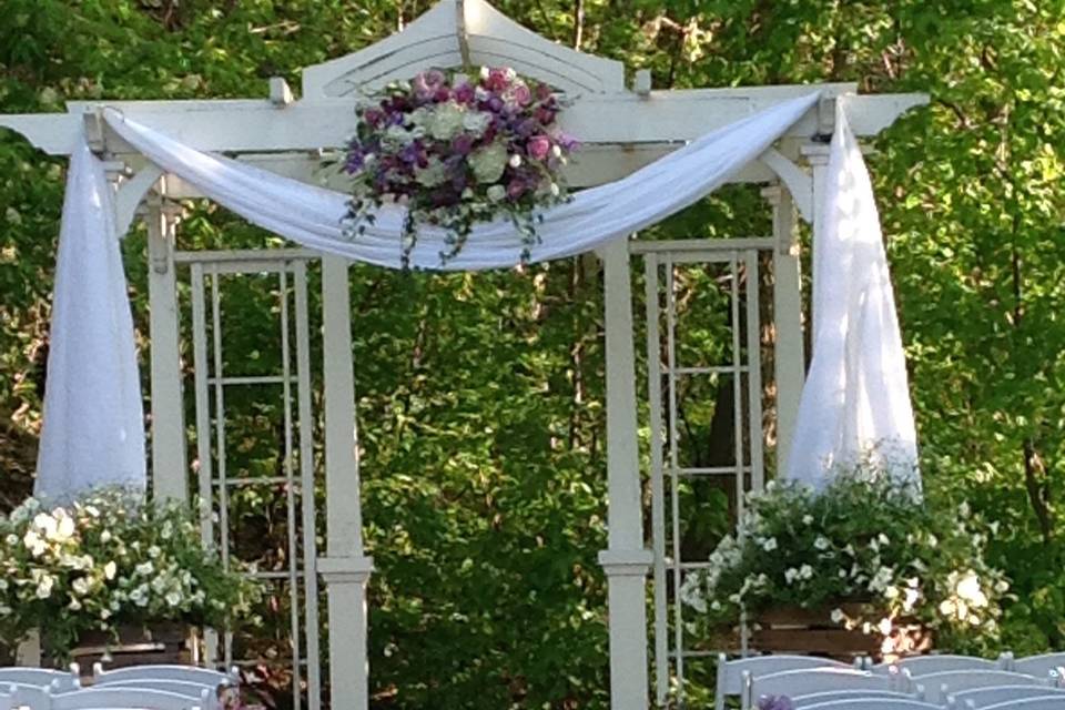 Wedding ceremony flowers